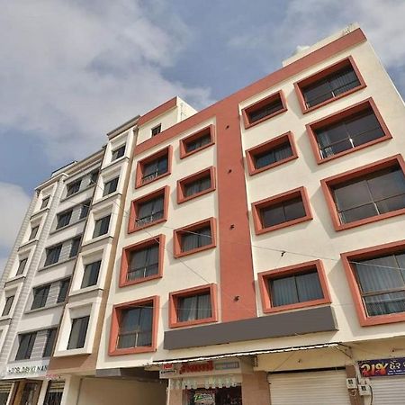 Hotel Kuber Dwārka Exteriör bild