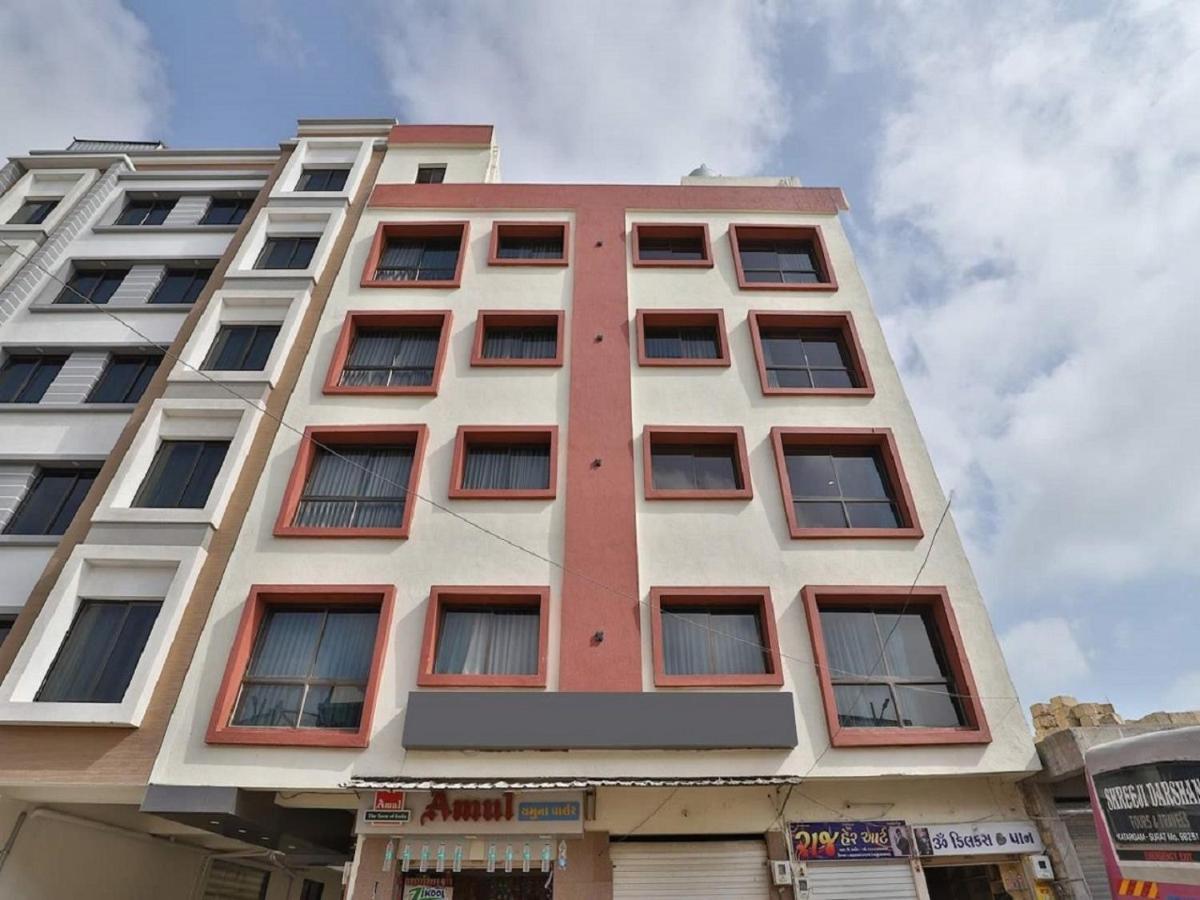 Hotel Kuber Dwārka Exteriör bild
